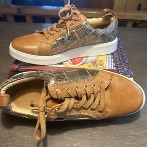 DIBA. True Yuliana Women's 9.5 Sneaker/Casual Shoe. All Leather Uppers. CLEAN